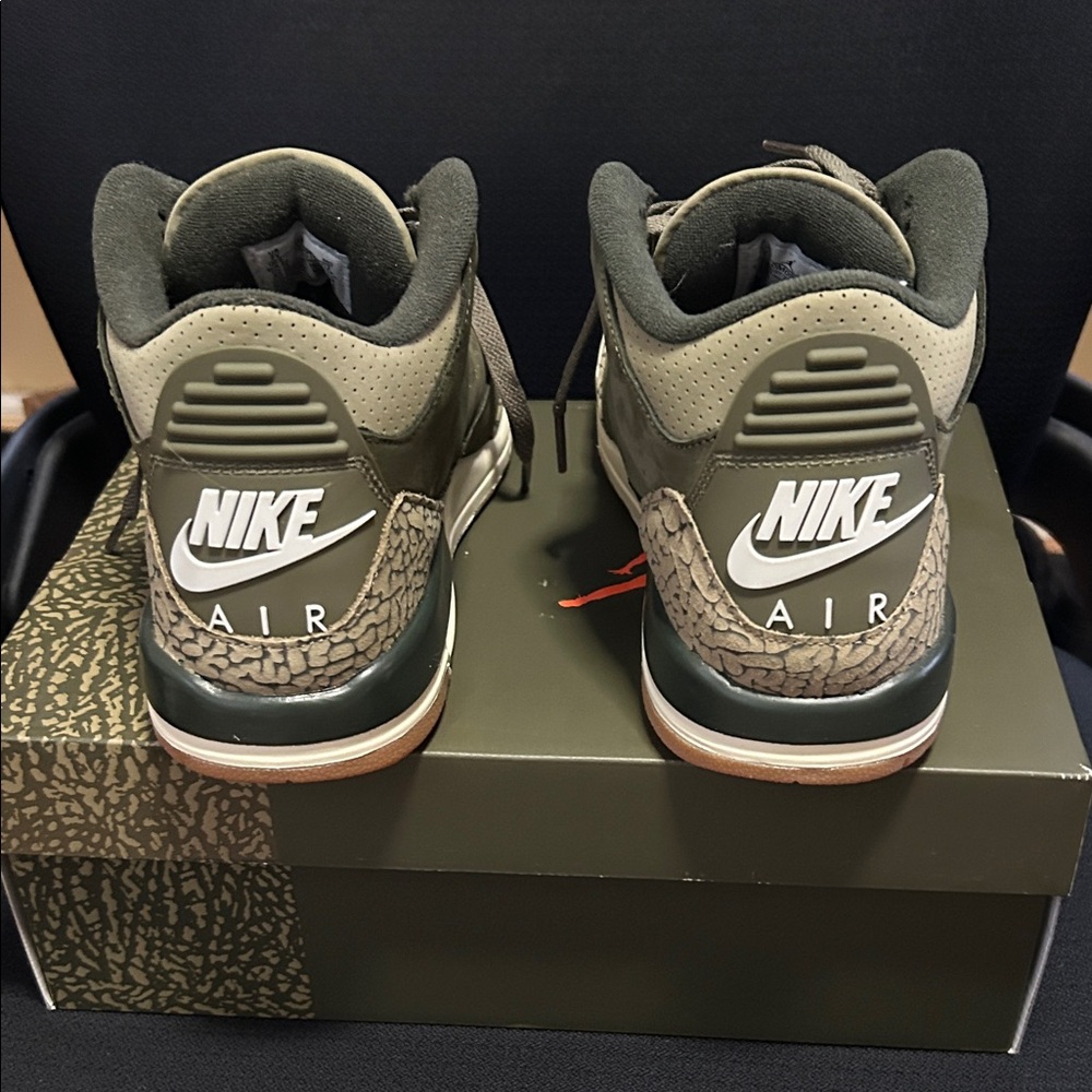 Jordan Kids Sneakers (Family affair) size 7y or women’s 8